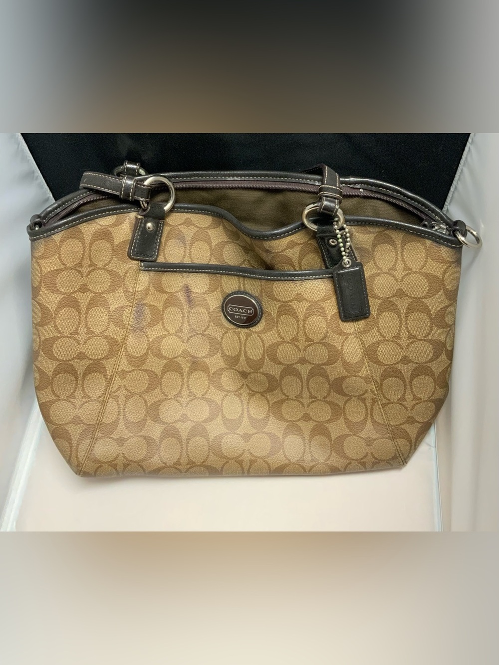 Coach Brown Tan Logo Large Shoulder Bag with Zipper and Brand Tag - Picture 2 of 6
